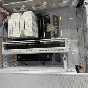 7800x3d 4090 스트릭스 화이트 본체 팝니다