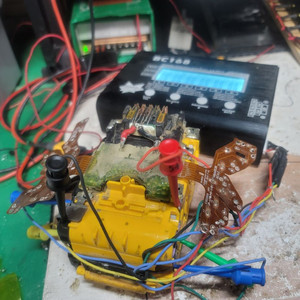 밀워키디월트보쉬마끼다힐티배터리