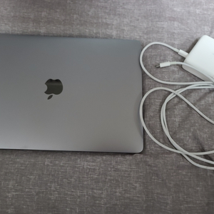 2019 맥북프로 인텔13인치 8 / 256 팝니다