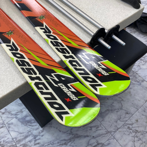 로시놀 스키 플레이트 팝니다. 폴대도 같이 드려요.