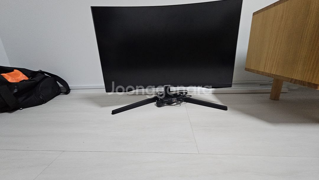 삼성 게이밍모니터 27인치 커브드 144hz 판매합니다--0
