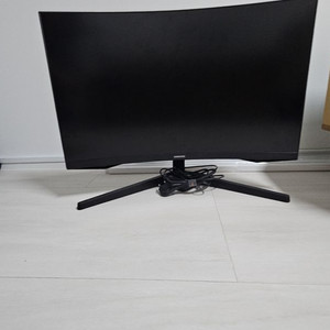삼성 게이밍모니터 27인치 커브드 144hz 판매합니다