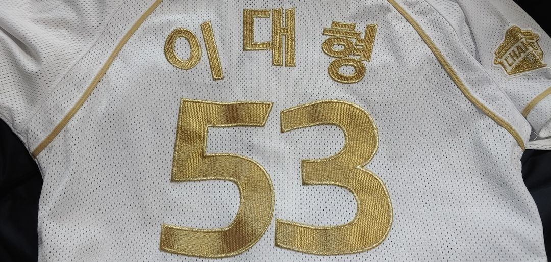 기아타이거즈 이대형 골드유니폼 100-105 이미지