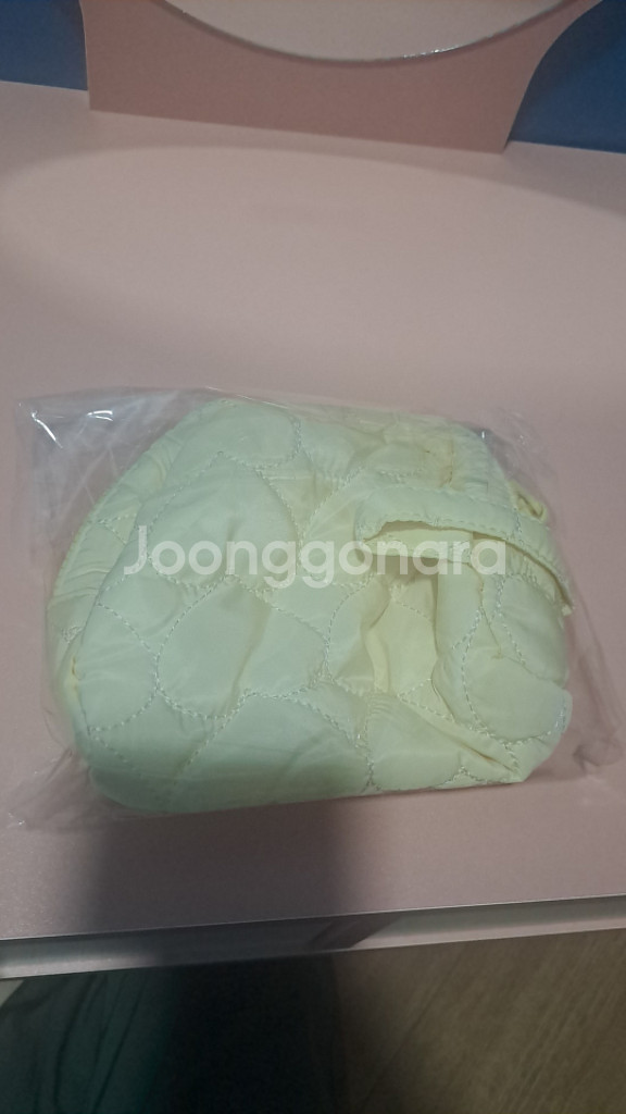 올리브영 빛나핑 파우치--1