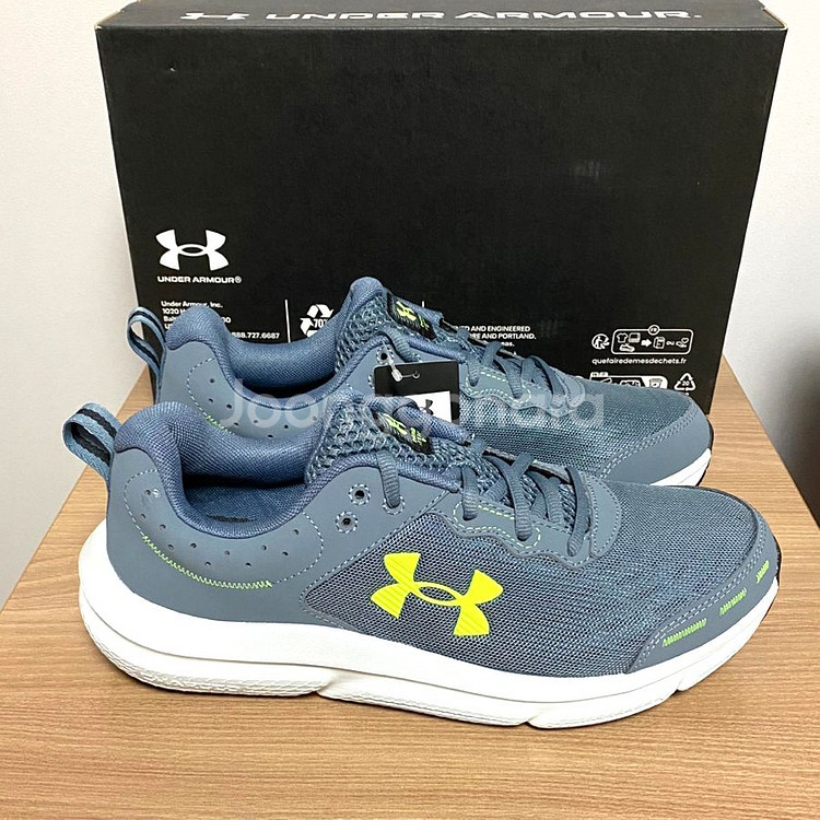 (새제품) 언더아머 285mm 운동화 러닝화 런닝화--1