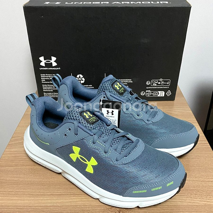 (새제품) 언더아머 285mm 운동화 러닝화 런닝화--0