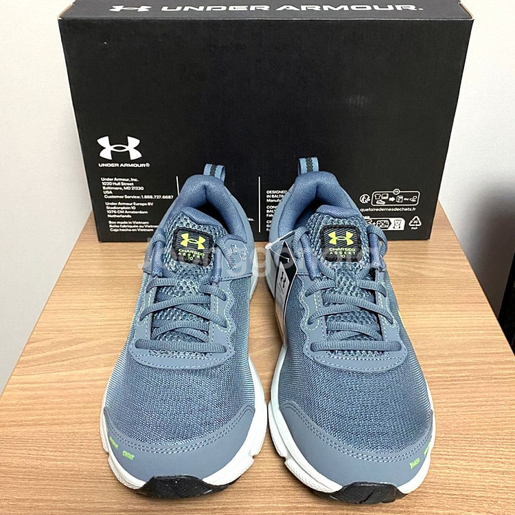 (새제품) 언더아머 285mm 운동화 러닝화 런닝화--2