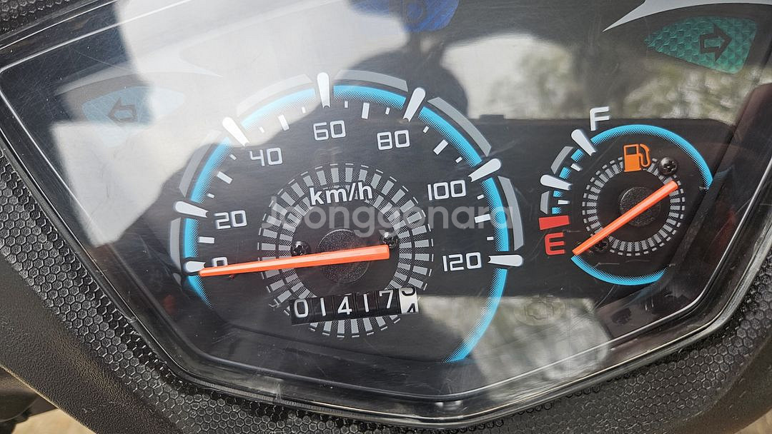 오토바이 vf100p 2023년식 1,4xx km--3