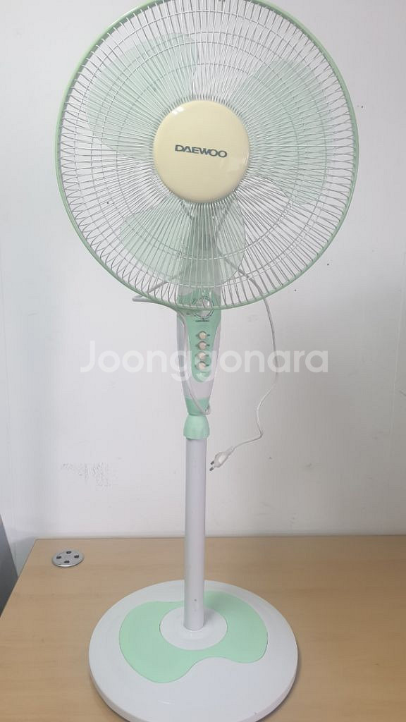 대우중형 선풍기 무척시원합니다--0