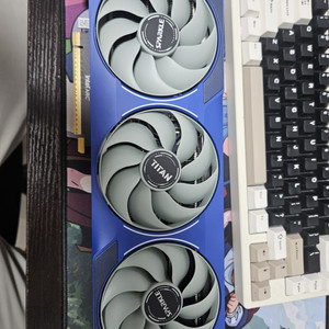 스파클 인텔 ARC B580 타이탄 그래픽카드