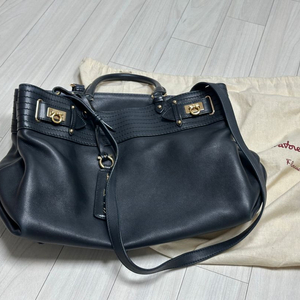 페라가모 정품 가죽백 가죽영양제 증정