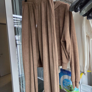 뮤제라 라온 테리 후드집업 조거팬츠