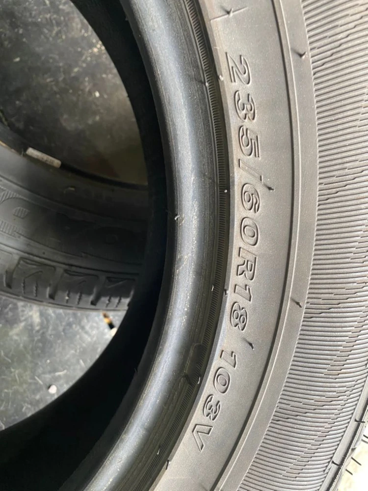 넥센 235-60-18 중고 2개 이미지