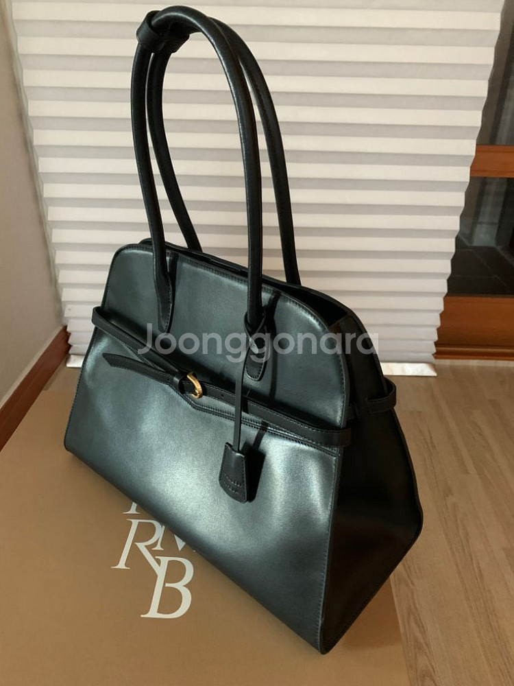 코모레비비뮤지엄카우레더 클래식 버클 토트백 블랙핀매--2