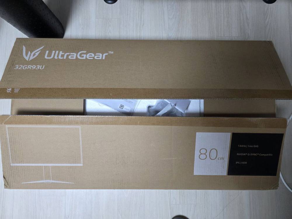 LG 32GR93U 4K모니터 팔아요--6