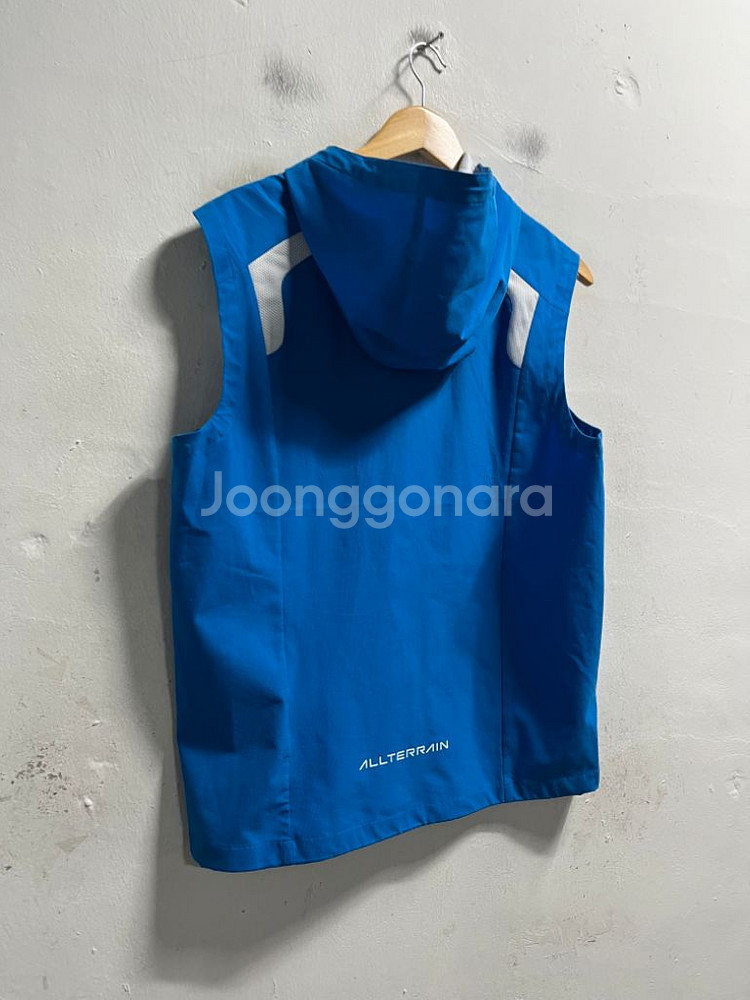 105 데상트 기능성 스판 후드 조끼--4