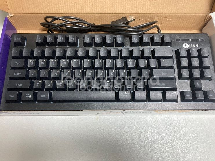 큐센 SEM-DT25T led 키보드 팝니다--0