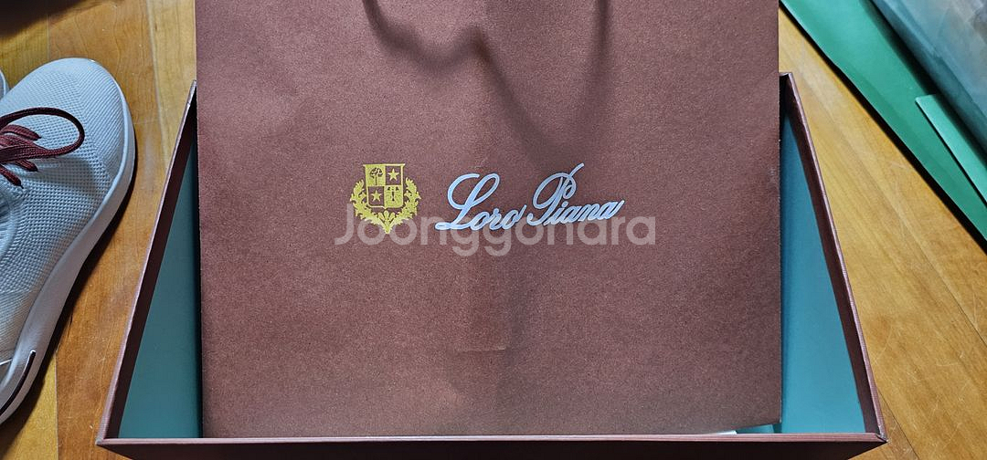 로로피아나 신발상자 및 구성품--3