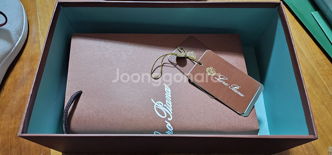 로로피아나 신발상자 및 구성품--4