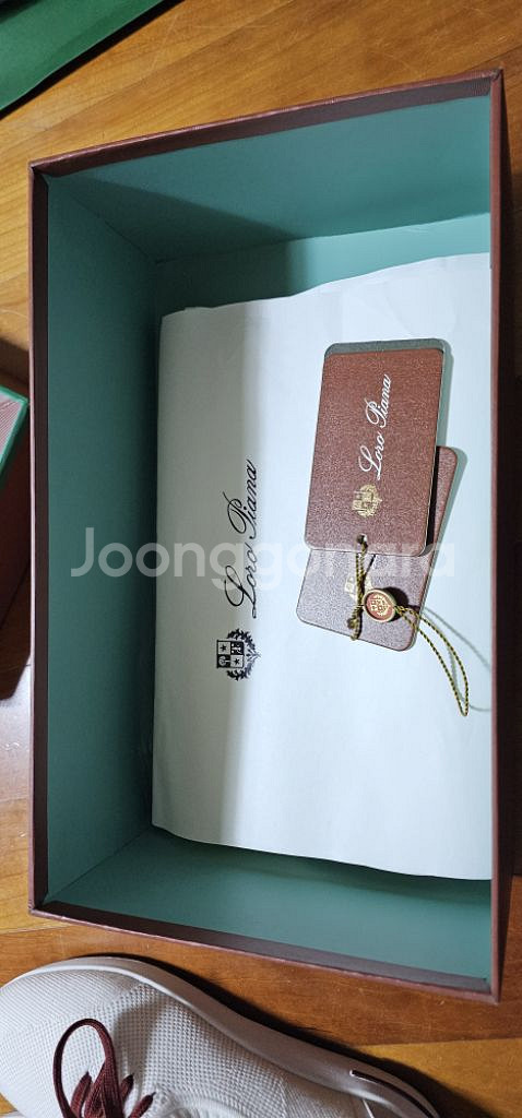 로로피아나 신발상자 및 구성품--2