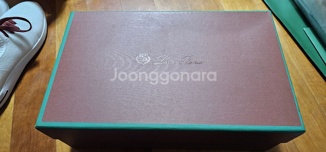 로로피아나 신발상자 및 구성품--1