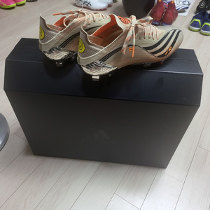 아디다스 메시 한정판 축구화 GX-0216 255mm