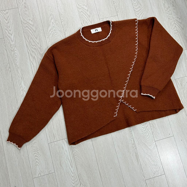 브라운 스티치 포인트 절개 니트 긴팔 오버핏 루즈핏--2