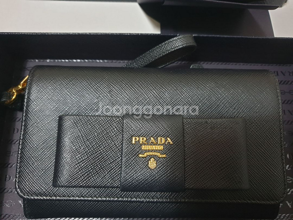 정품)프라다 사피아노 리본 중지갑--0