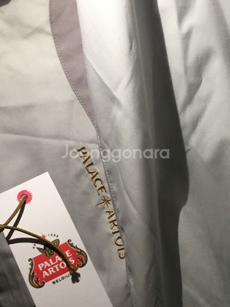 Palace x stella 바람막이 화이트L--4