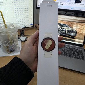갤럭시워치7 40mm 새상품 두개있어요.