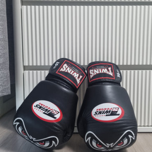 트윈스 스페셜 글러브 급하게 팔아요..