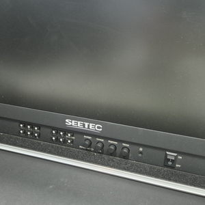 카메라 프리뷰 모니터(15.6인치) SEETEC