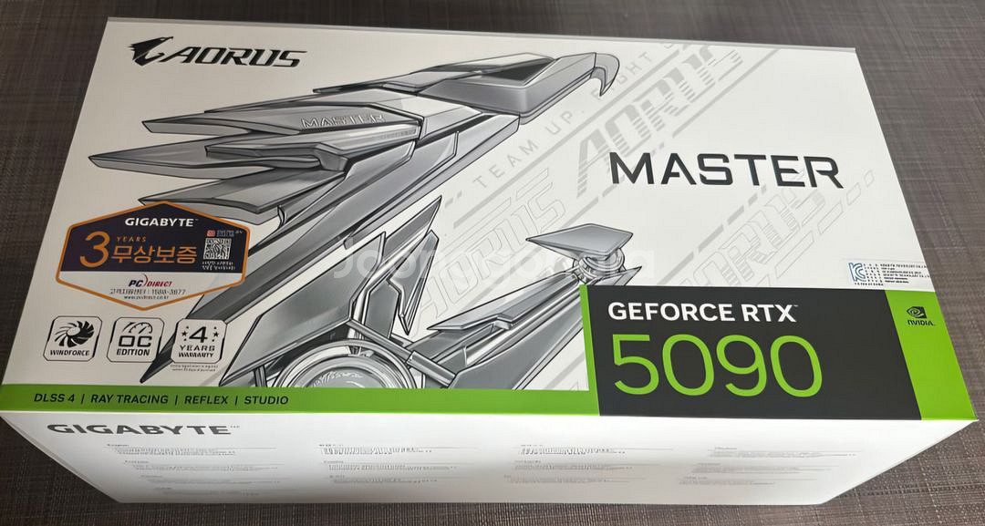 RTX 5090 어로스 마스터 화이트--0