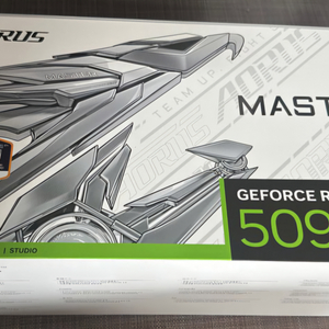 RTX 5090 어로스 마스터 화이트