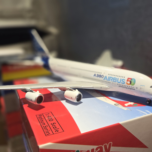 Airbus A380 House Color 1:400