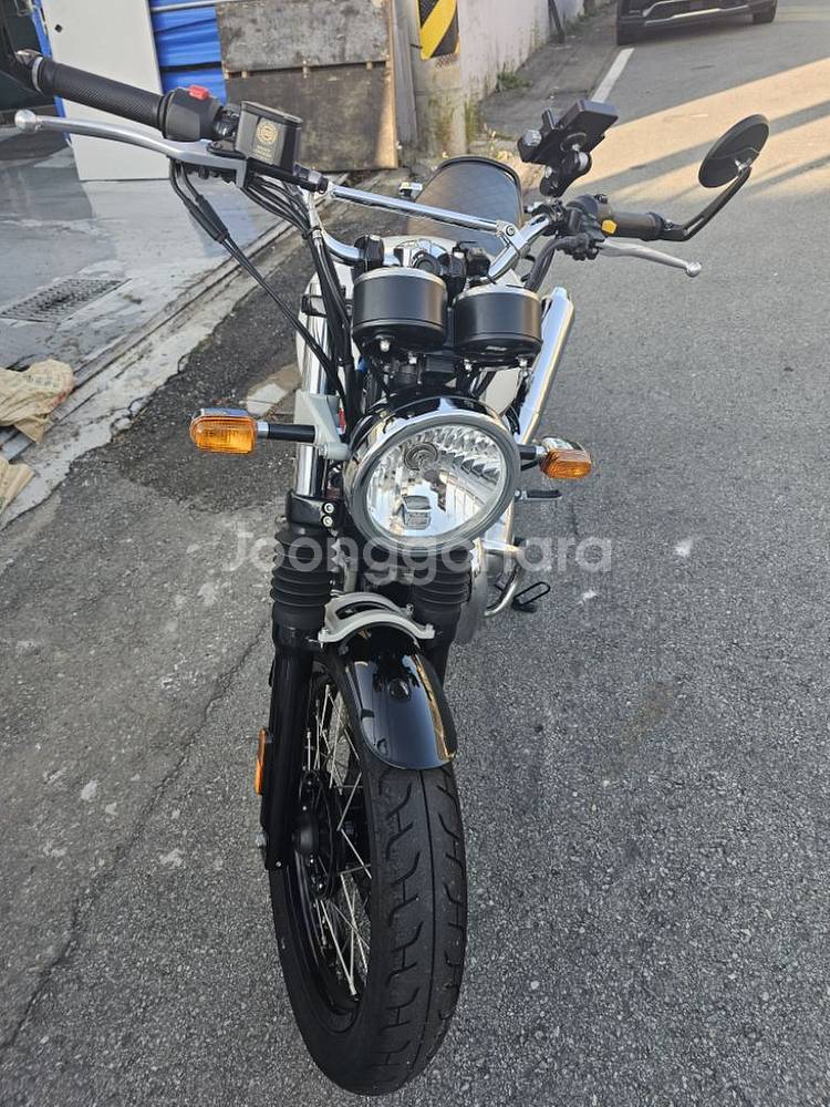 로얄엔필드 인터셉터650 2022년식 실키로수 8000--2
