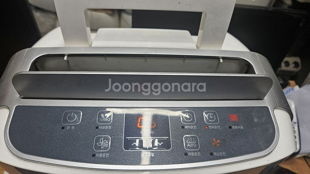 위닉스 제습기 10리터 결로방지예방 물잘빨립니다--1
