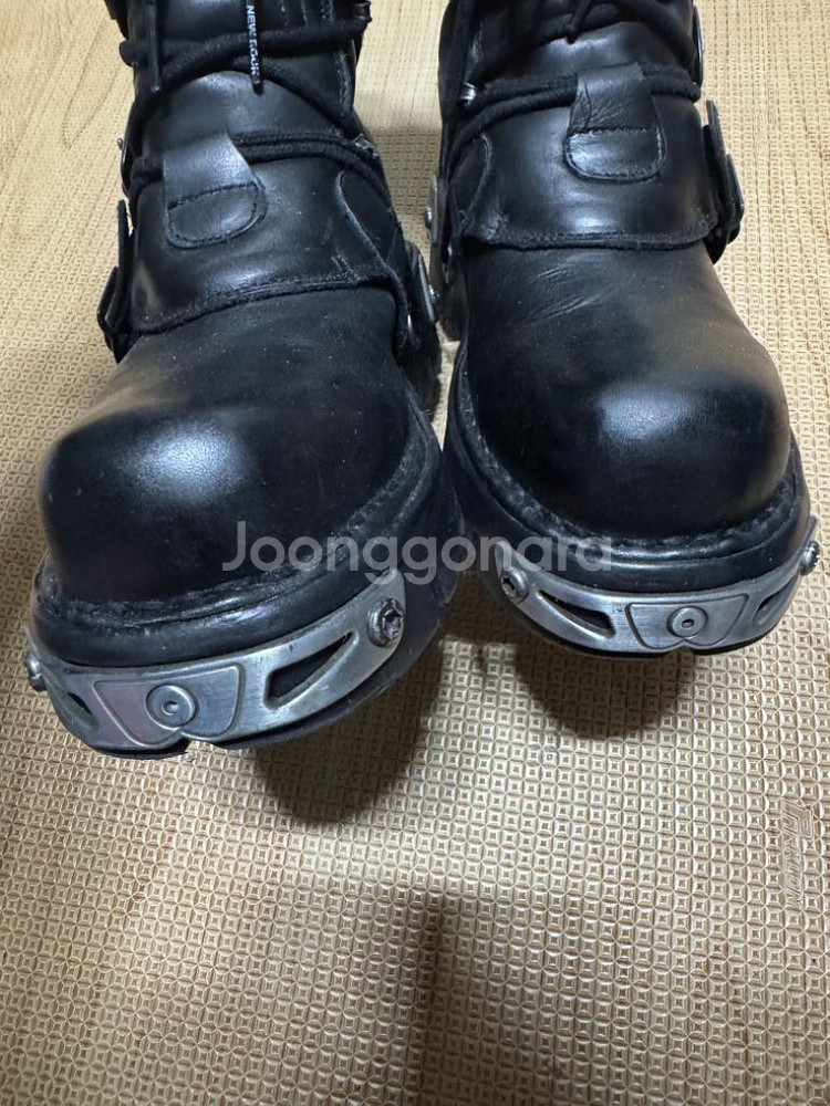 41 라반 X 뉴락 버클 가죽 부츠--3