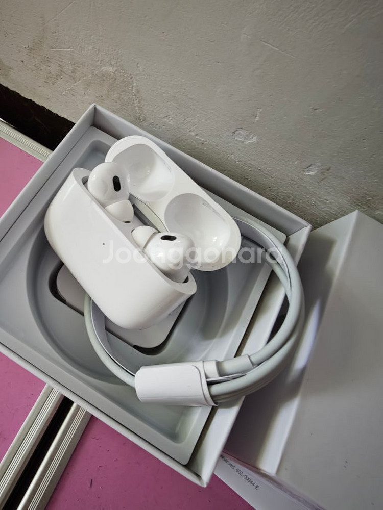 미사용 에어팟 프로2 USB-C 풀구성--2