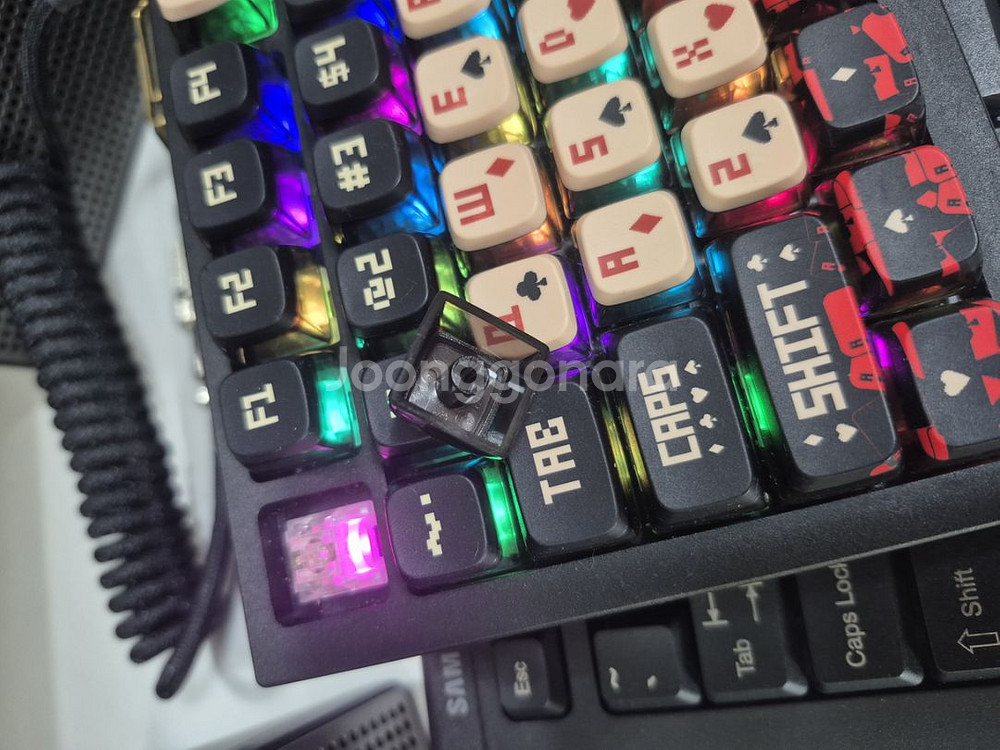 커스텀 키보드 글로리어스 GMMK PRO--5