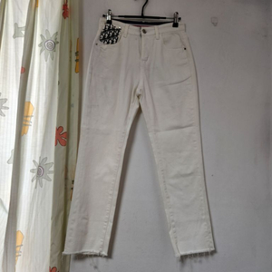 신축성 좋은 여성 화이트 데님바지 27