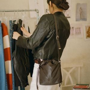 시야주 SIAC3033 페이크 레더 티슈백 다크 브라운