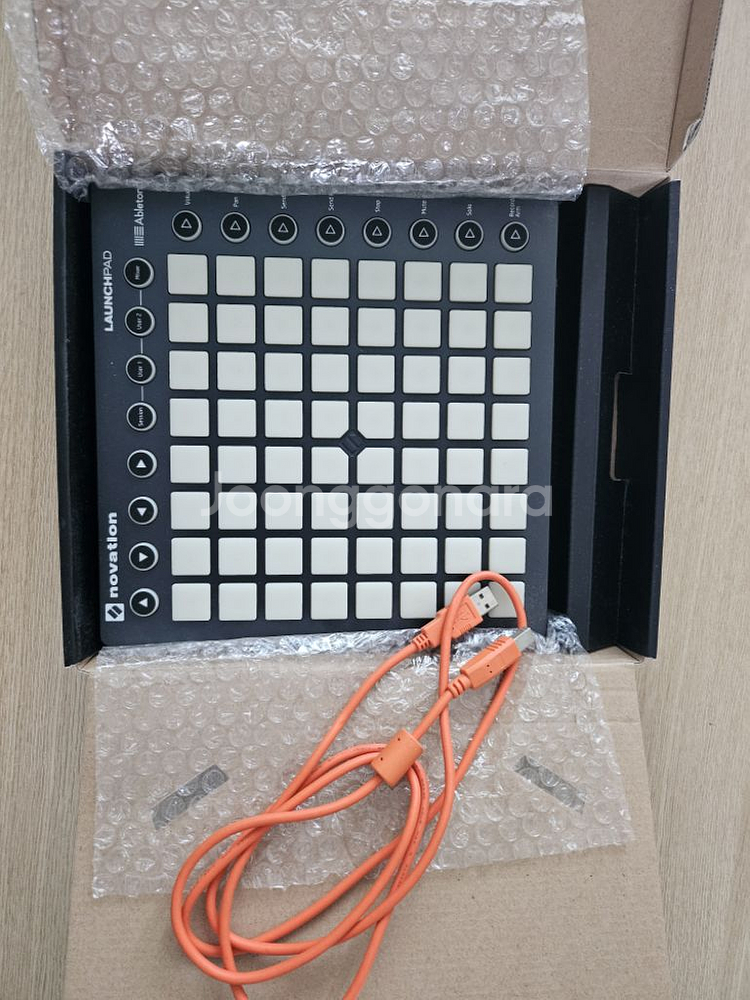 Novation Launchpad MK2--1
