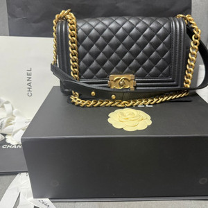 샤넬 보이백 금장 미듐