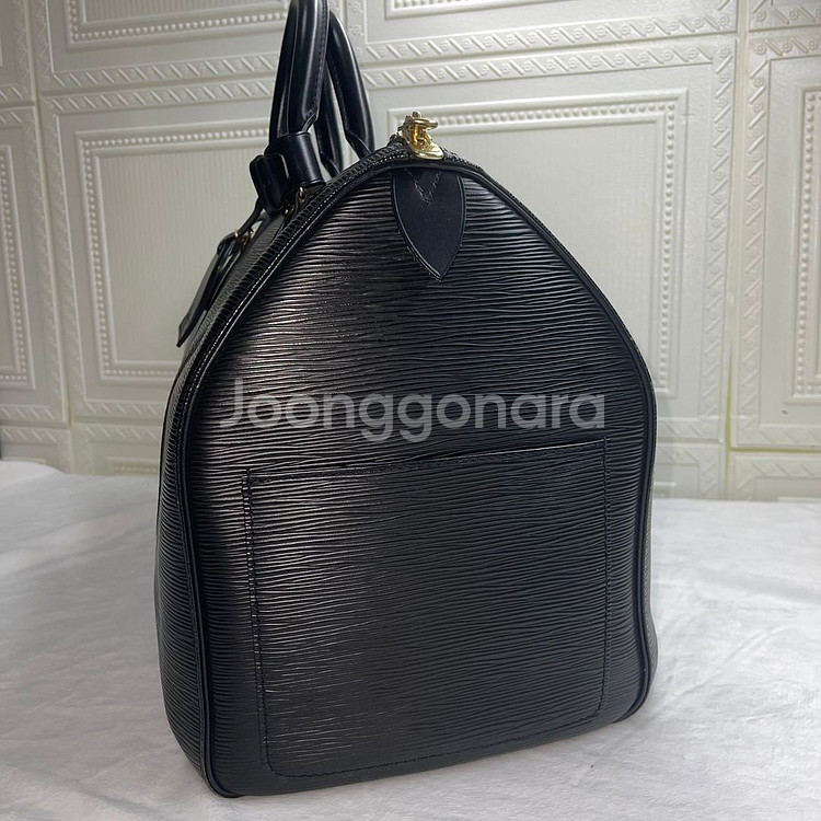(정품)루이비통 키폴45 에삐 블랙(Epi Black)--1