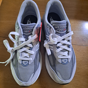 뉴발란스그레이 990V6(GS) 240사이즈 팝니다