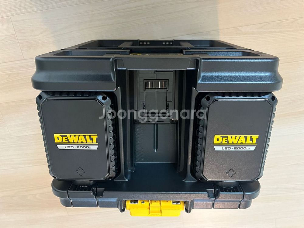 디월트 LED 작업등 공구함 터프시스템 2.0 DWST--1