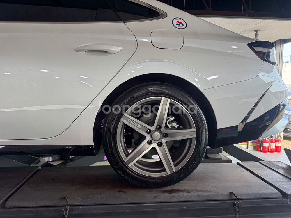 모모 하이퍼스타 18인치 휠 팝니다--2