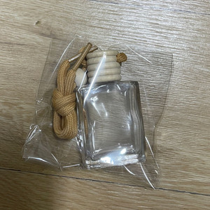 디퓨저 유리병 차량용 방향제용 팝니다 (끈,마개 포함)