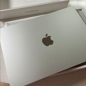 맥북 에어 13 M3 512GB RAM 8GB 8코어